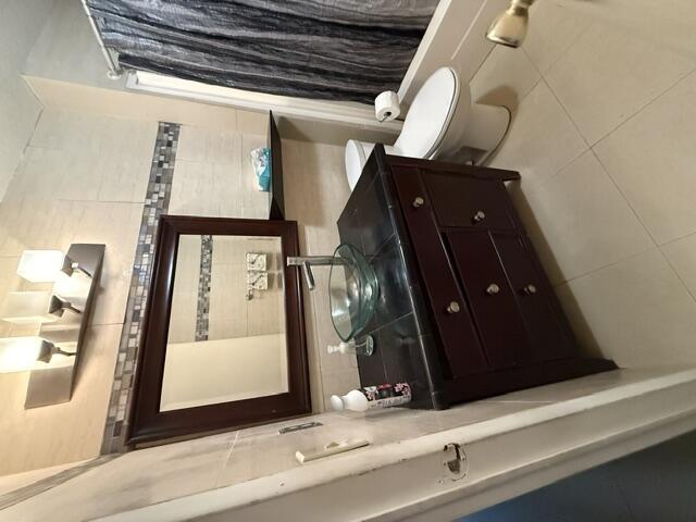 1817 DOLPHIN Place
