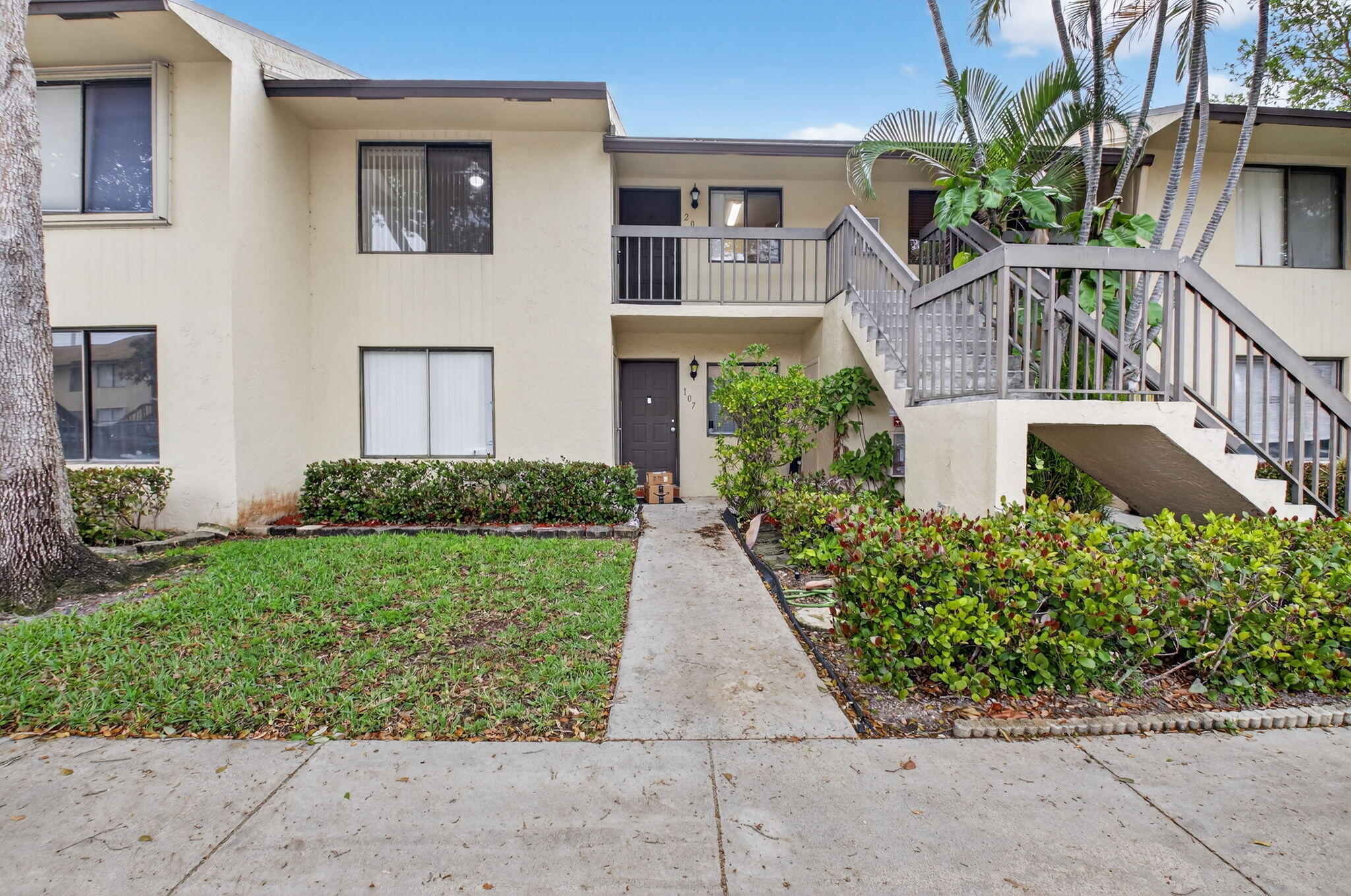 21943 REMSEN Terrace 207
