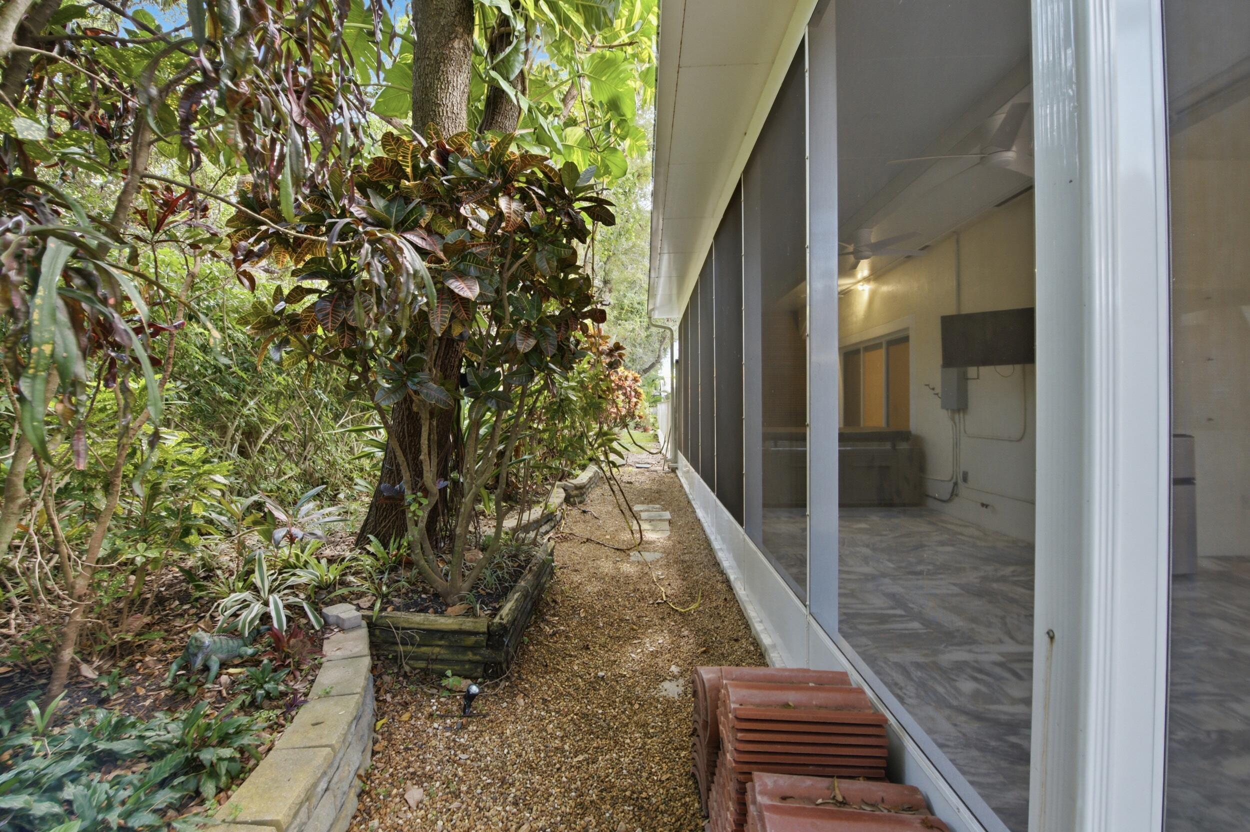 8552 VIA GIARDINO