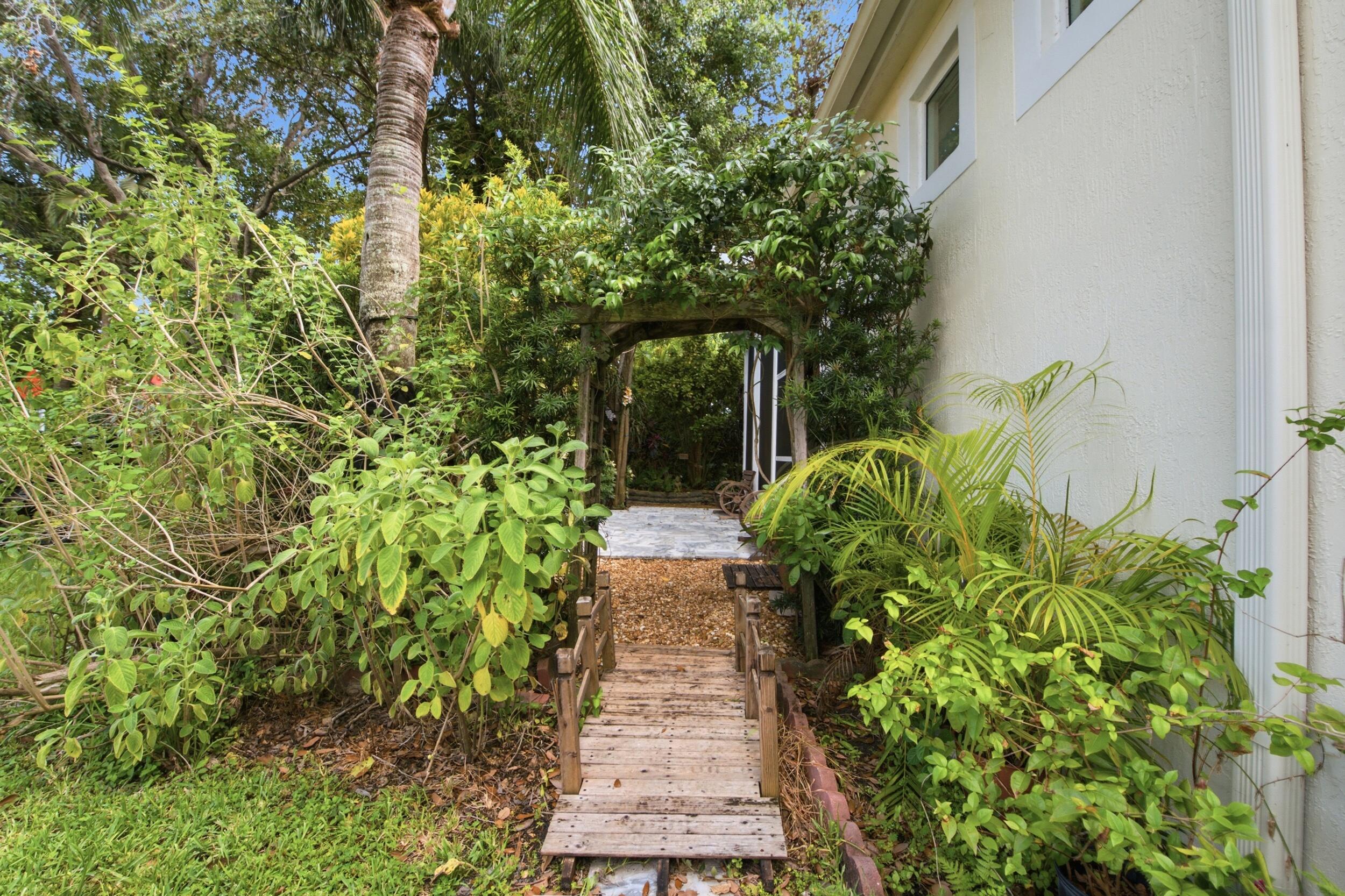 8552 VIA GIARDINO