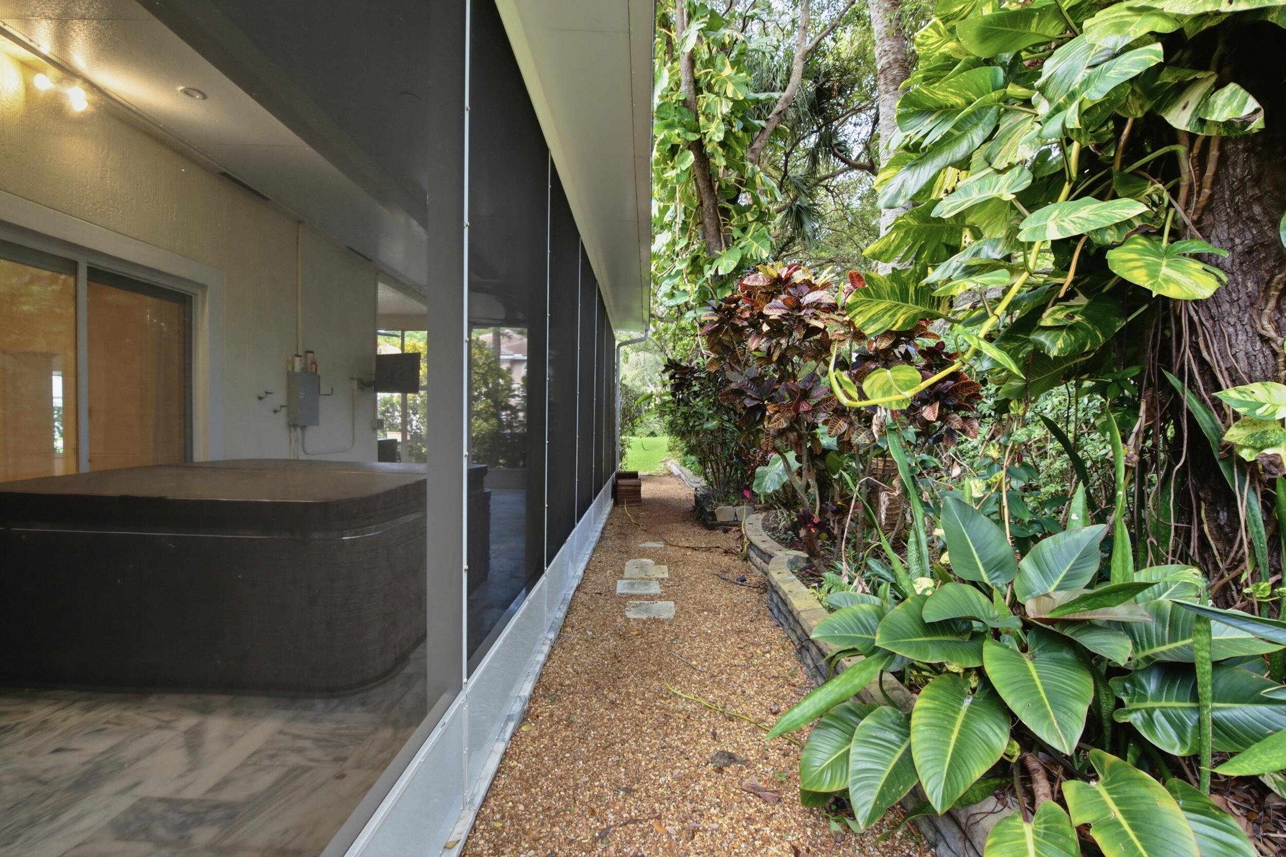 8552 VIA GIARDINO