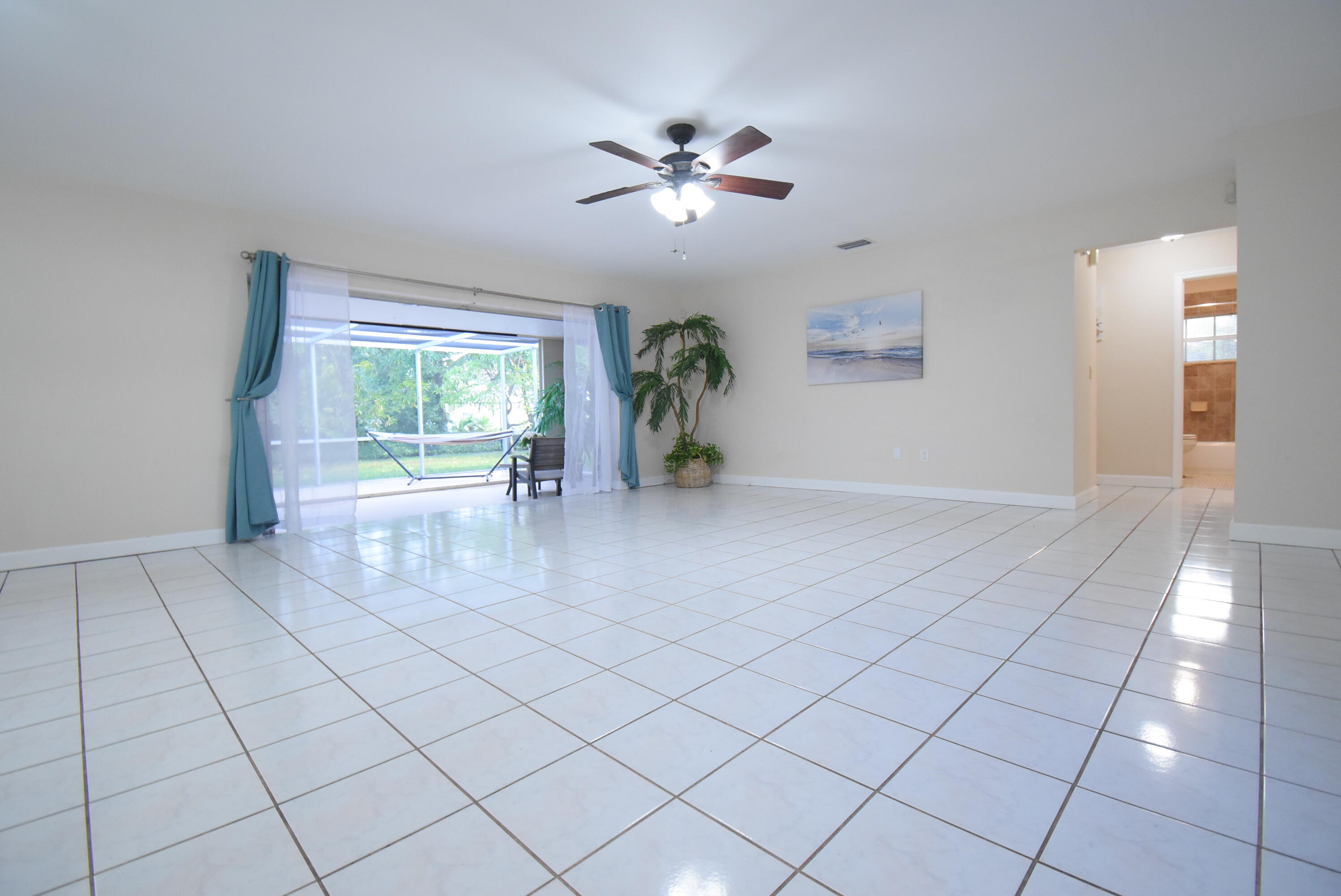22584 Lanyard Street