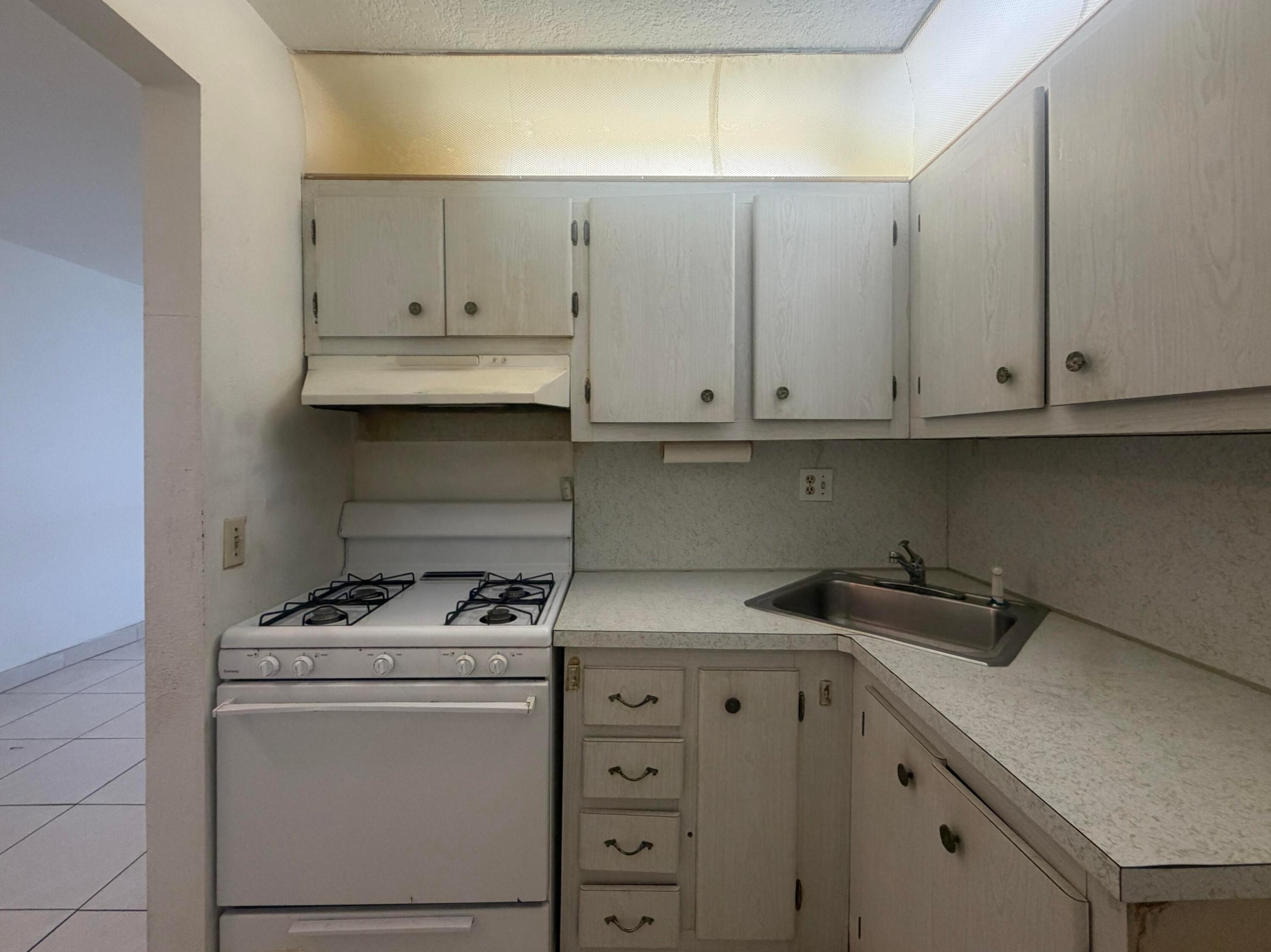 20210 NE 2ND Avenue V14