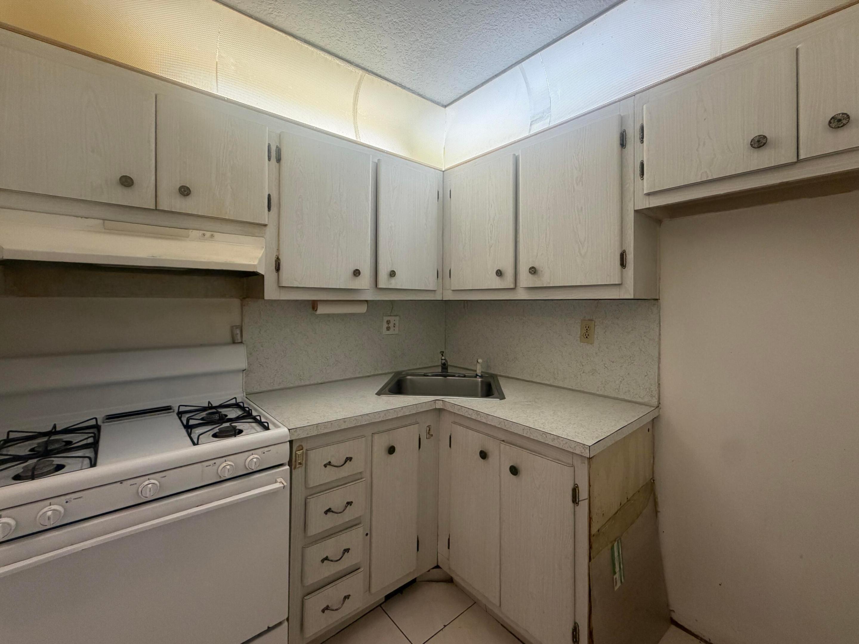 20210 NE 2ND Avenue V14
