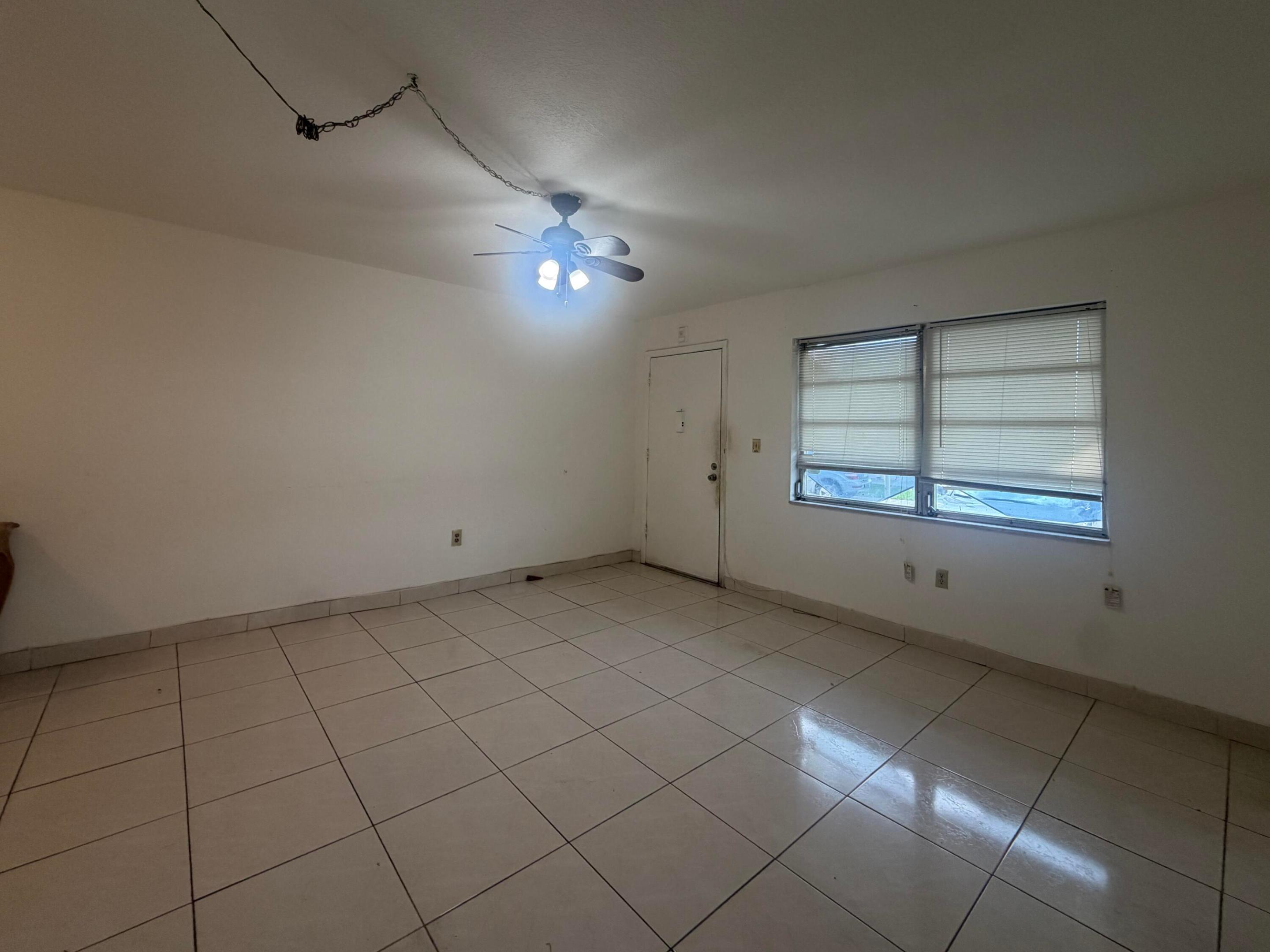 20210 NE 2ND Avenue V14