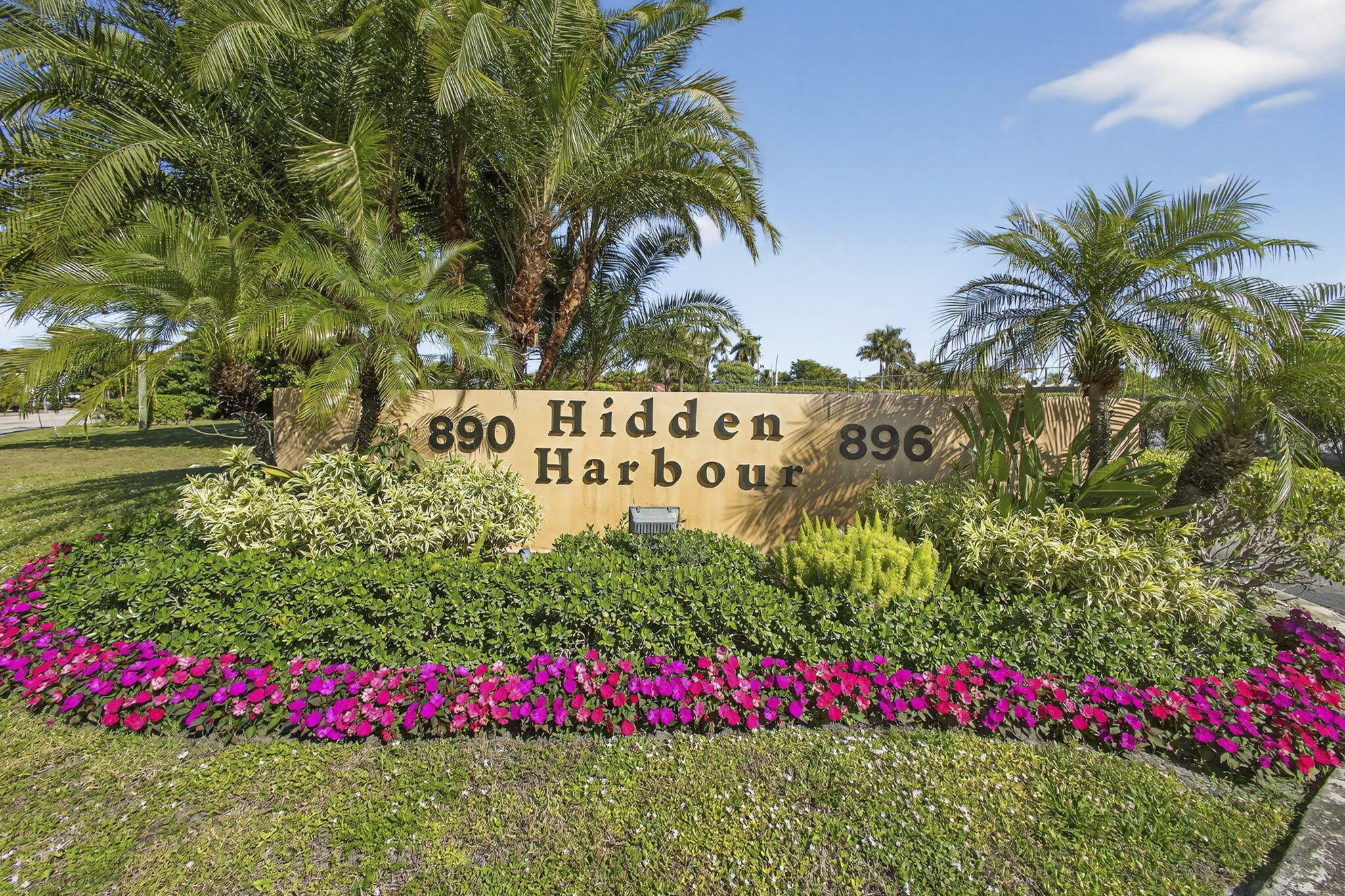 896 N FEDERAL Highway 421