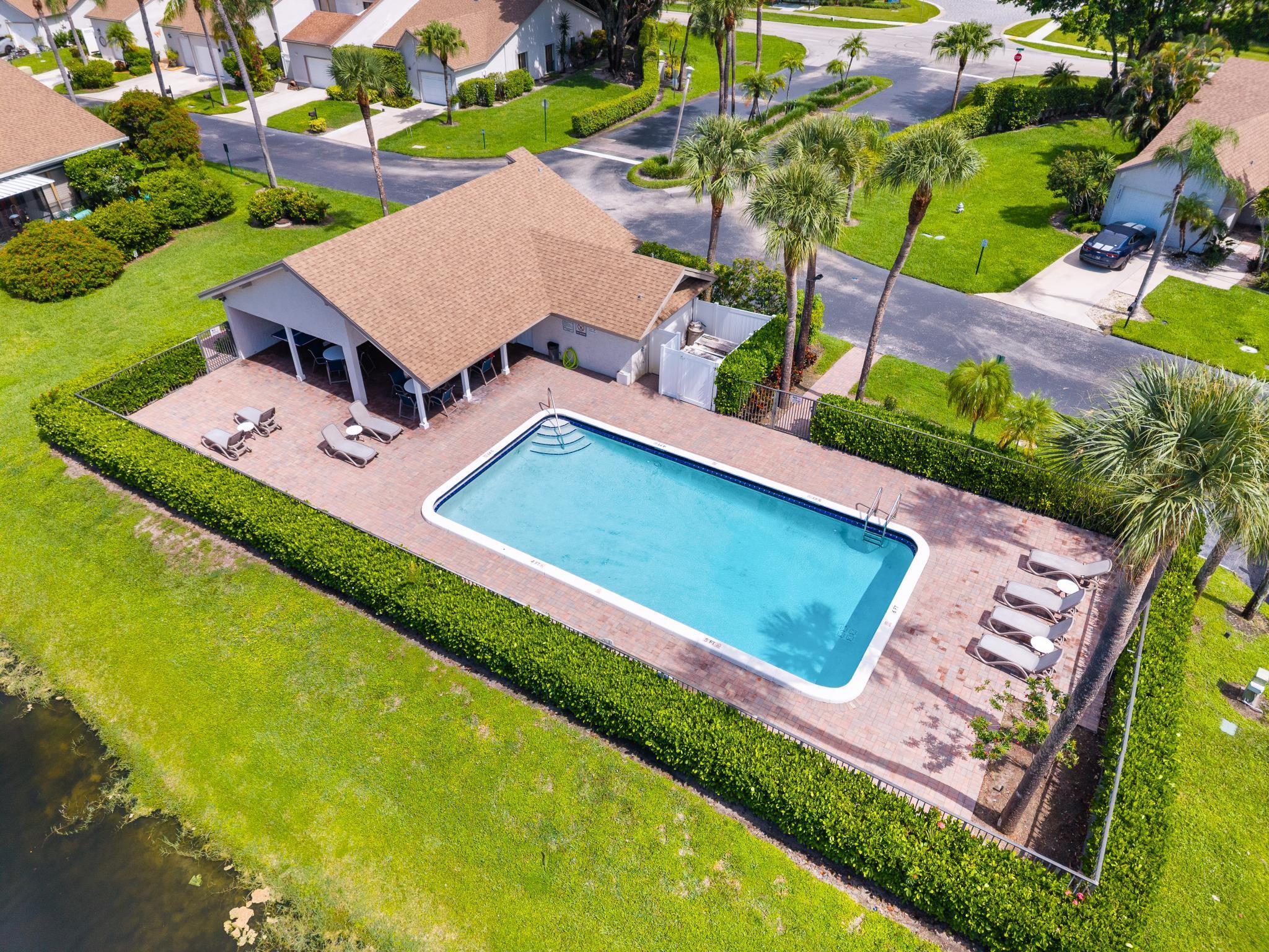 6660 CANARY PALM Circle