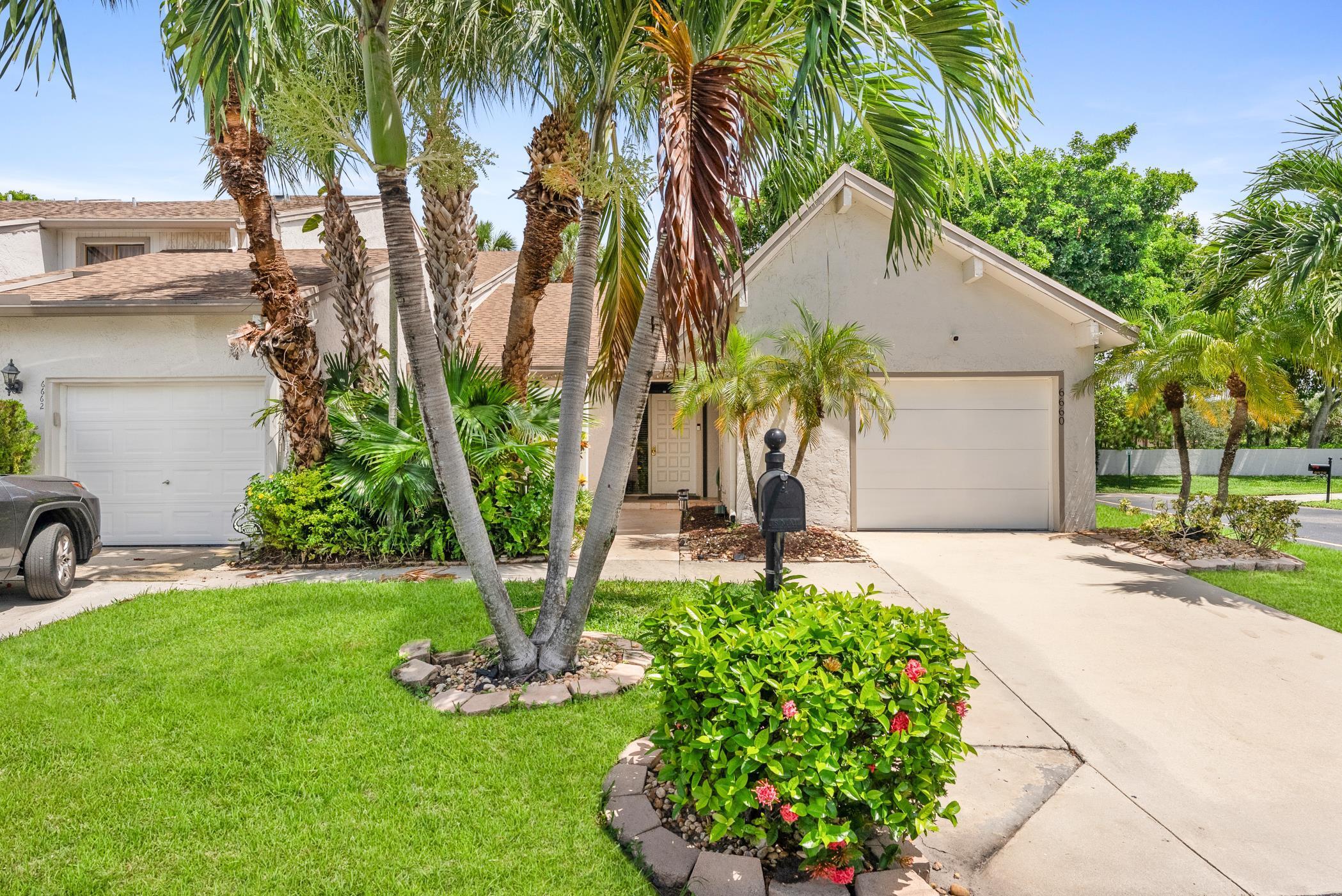 6660 CANARY PALM Circle