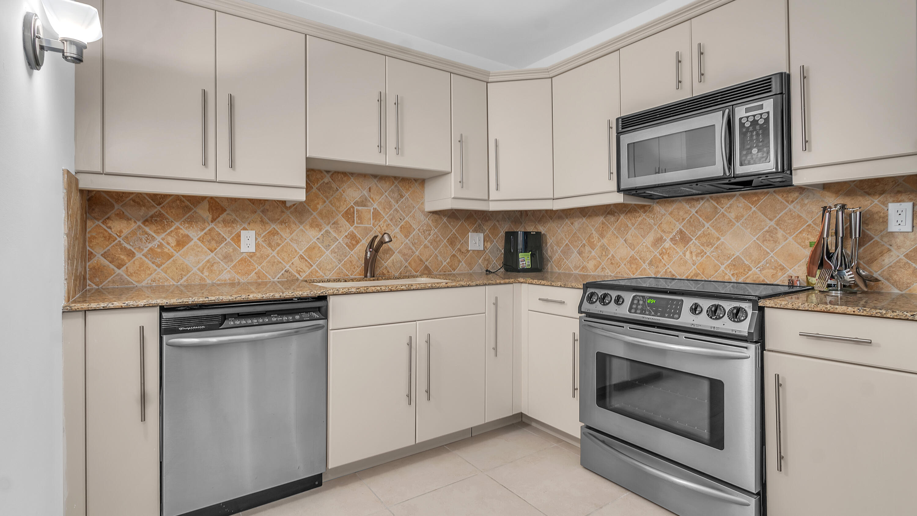 1801 S FLAGLER Drive 1804