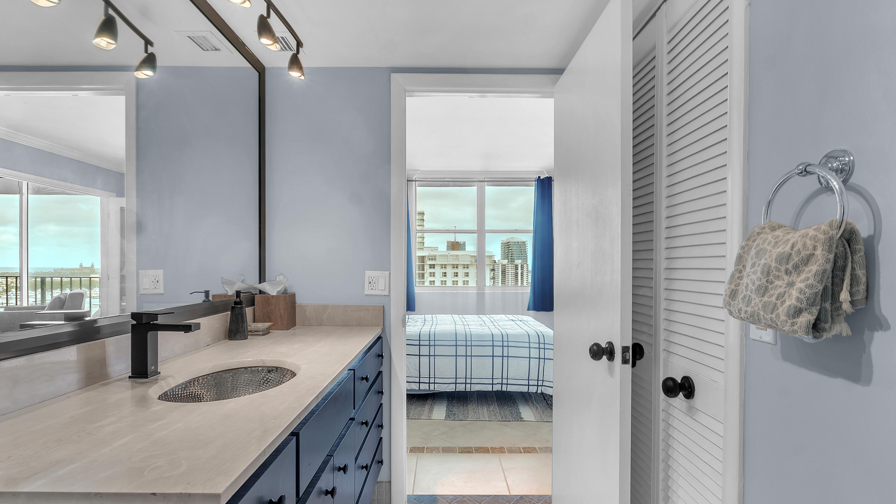 1801 S FLAGLER Drive 1804
