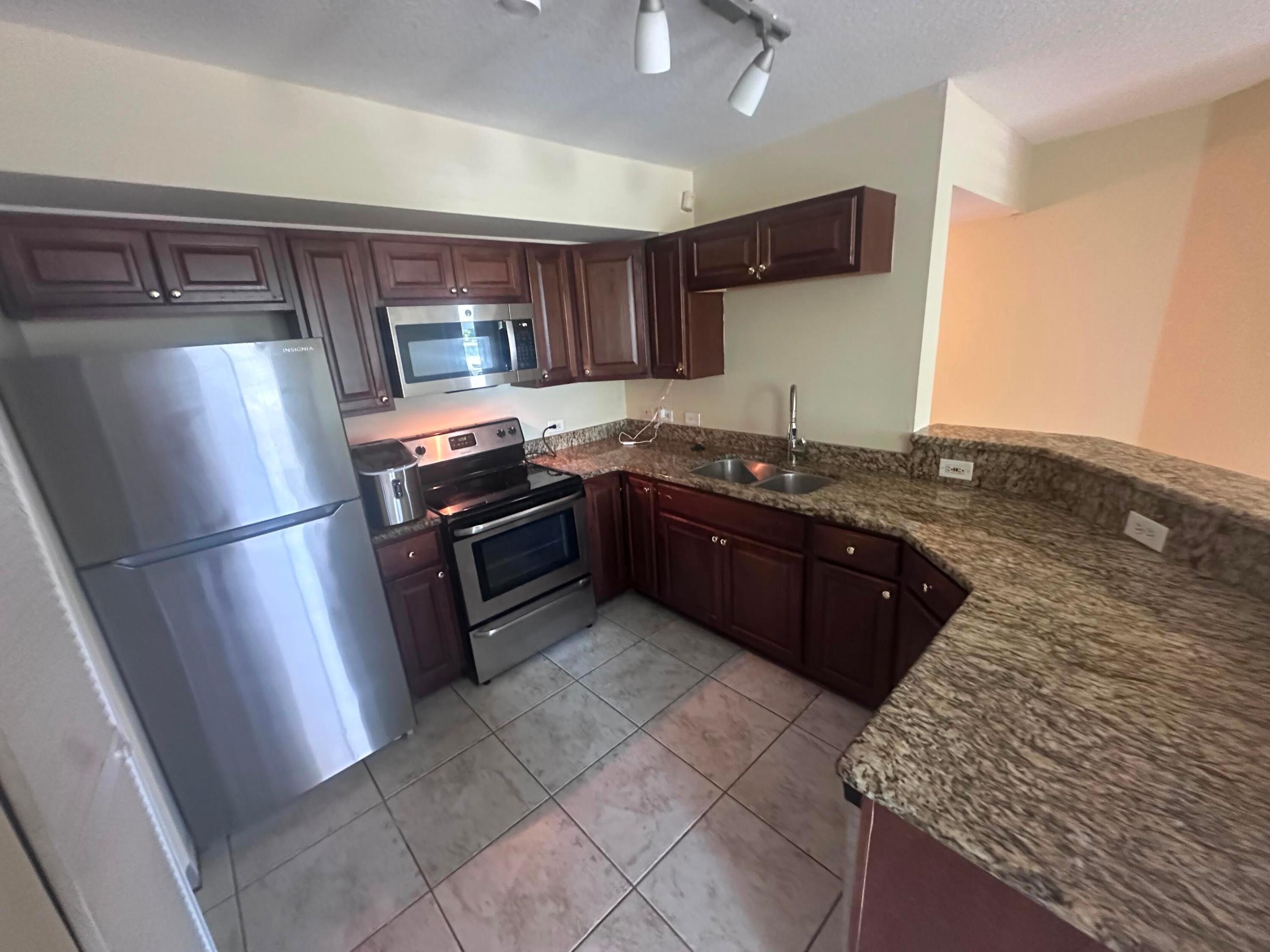 201 Villa Circle 201