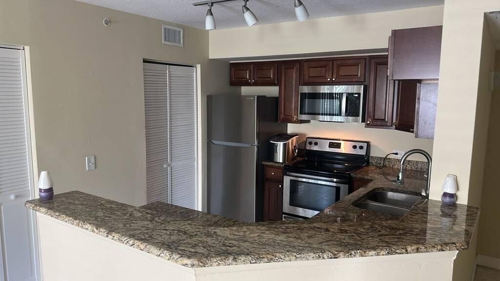 201 Villa Circle 201