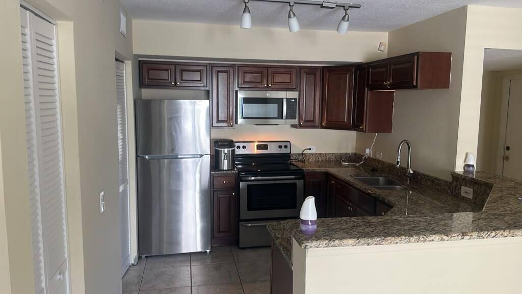 201 Villa Circle 201