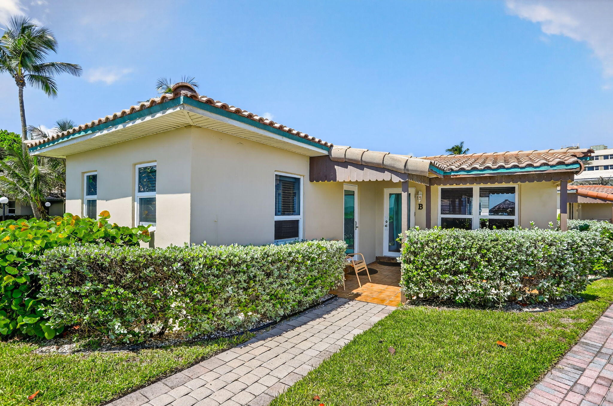 1225 HILLSBORO MILE B2