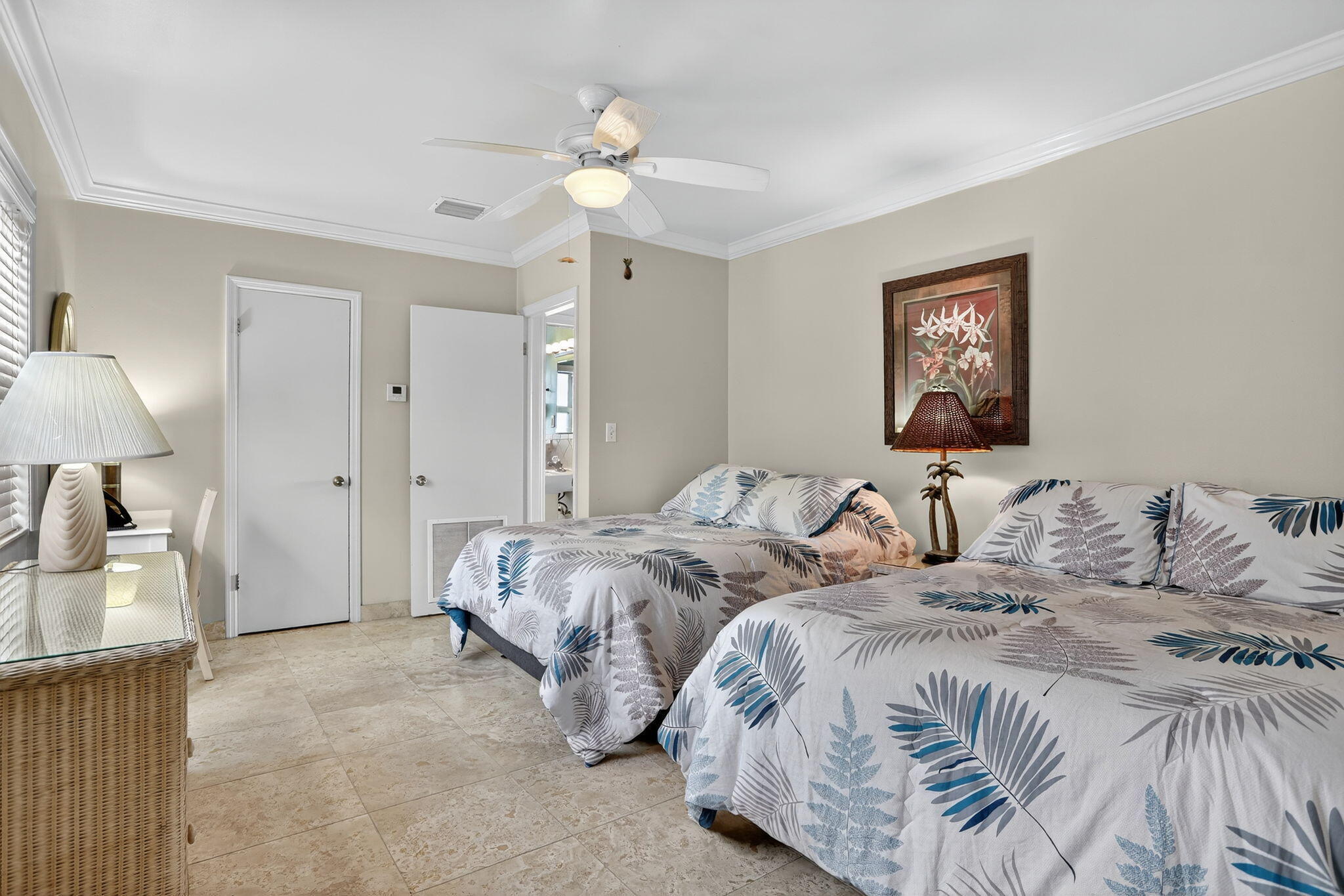 1225 HILLSBORO MILE B2