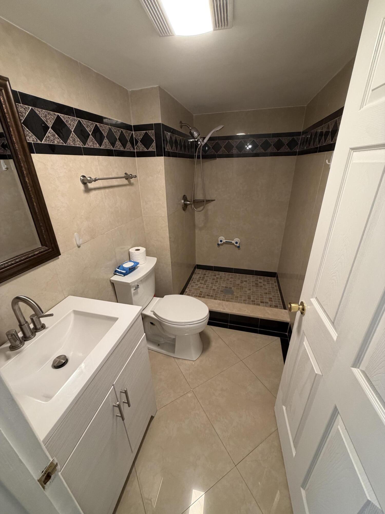 2900 FIORE Way 1050