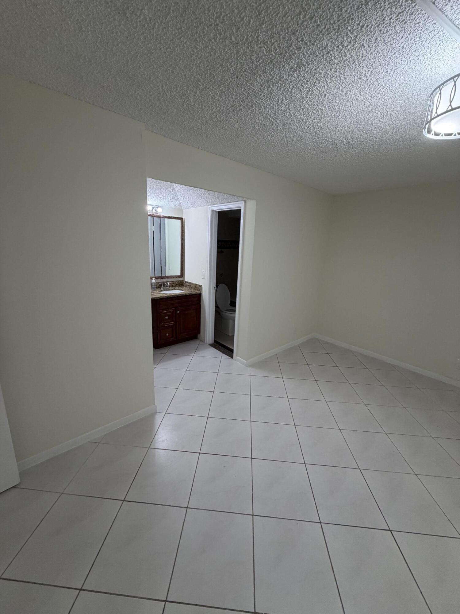 2900 FIORE Way 1050