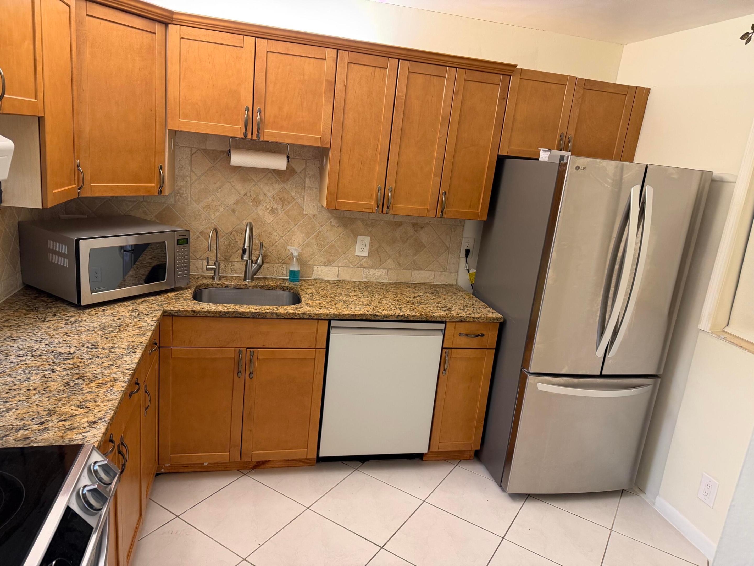 2900 FIORE Way 1050