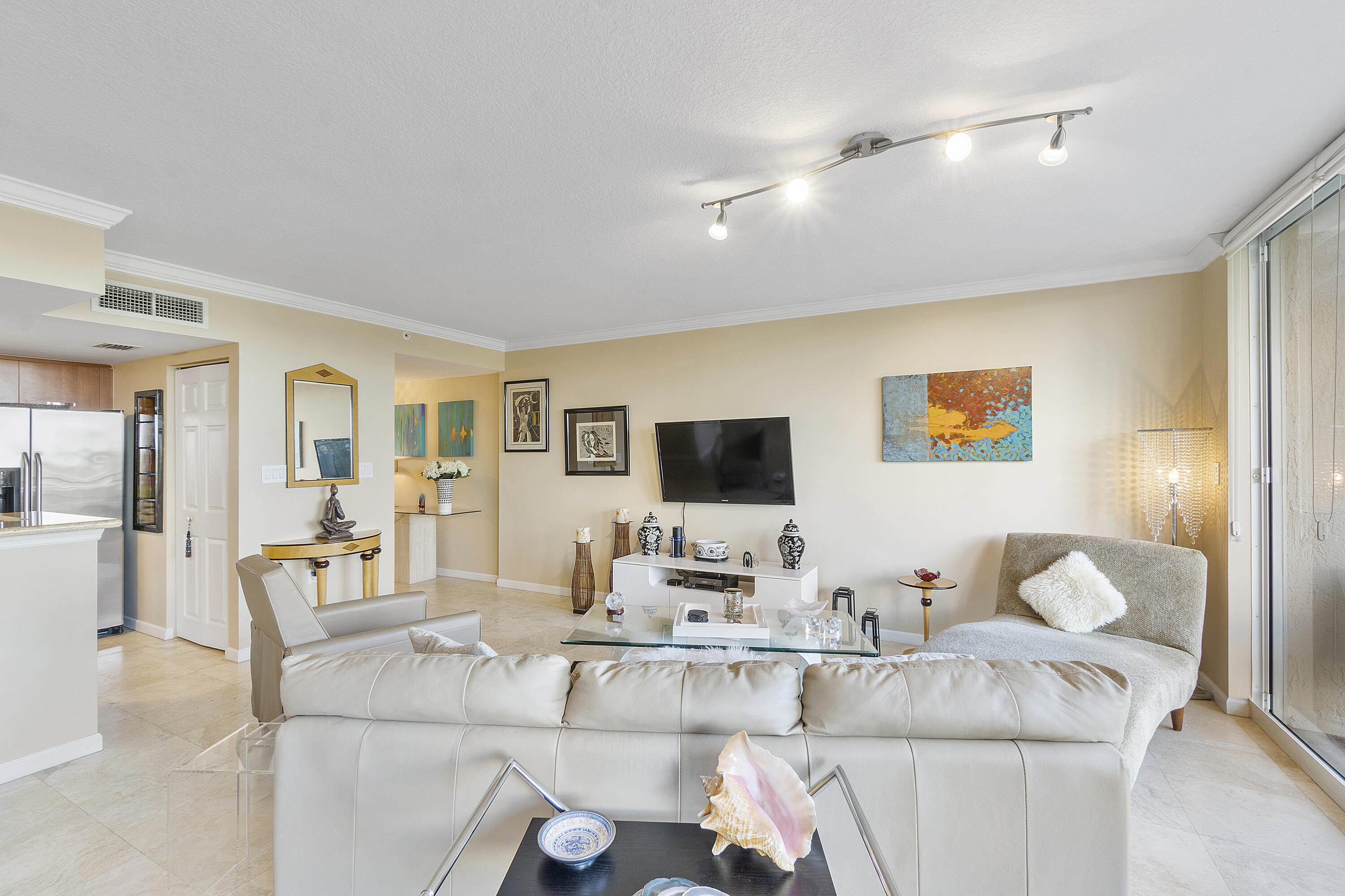 2011 N Ocean Boulevard 304