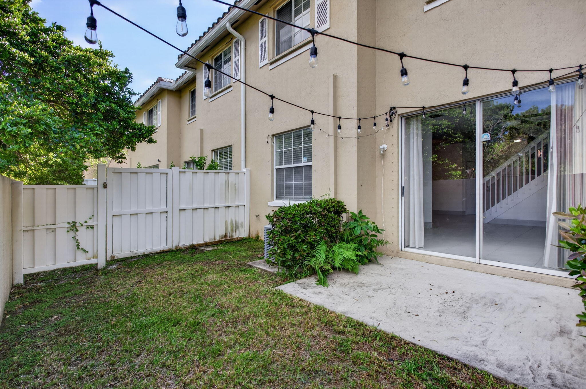 4040 NW 90TH Way