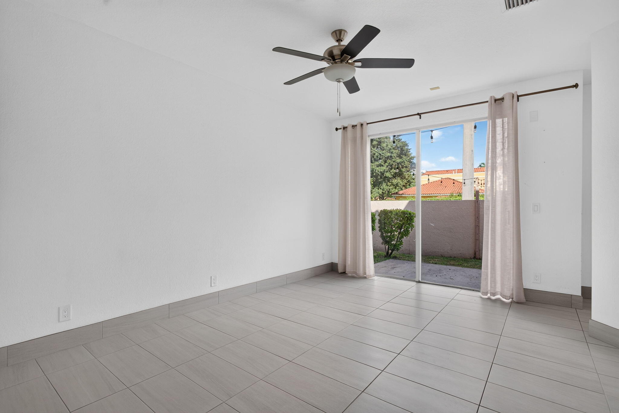 4040 NW 90TH Way