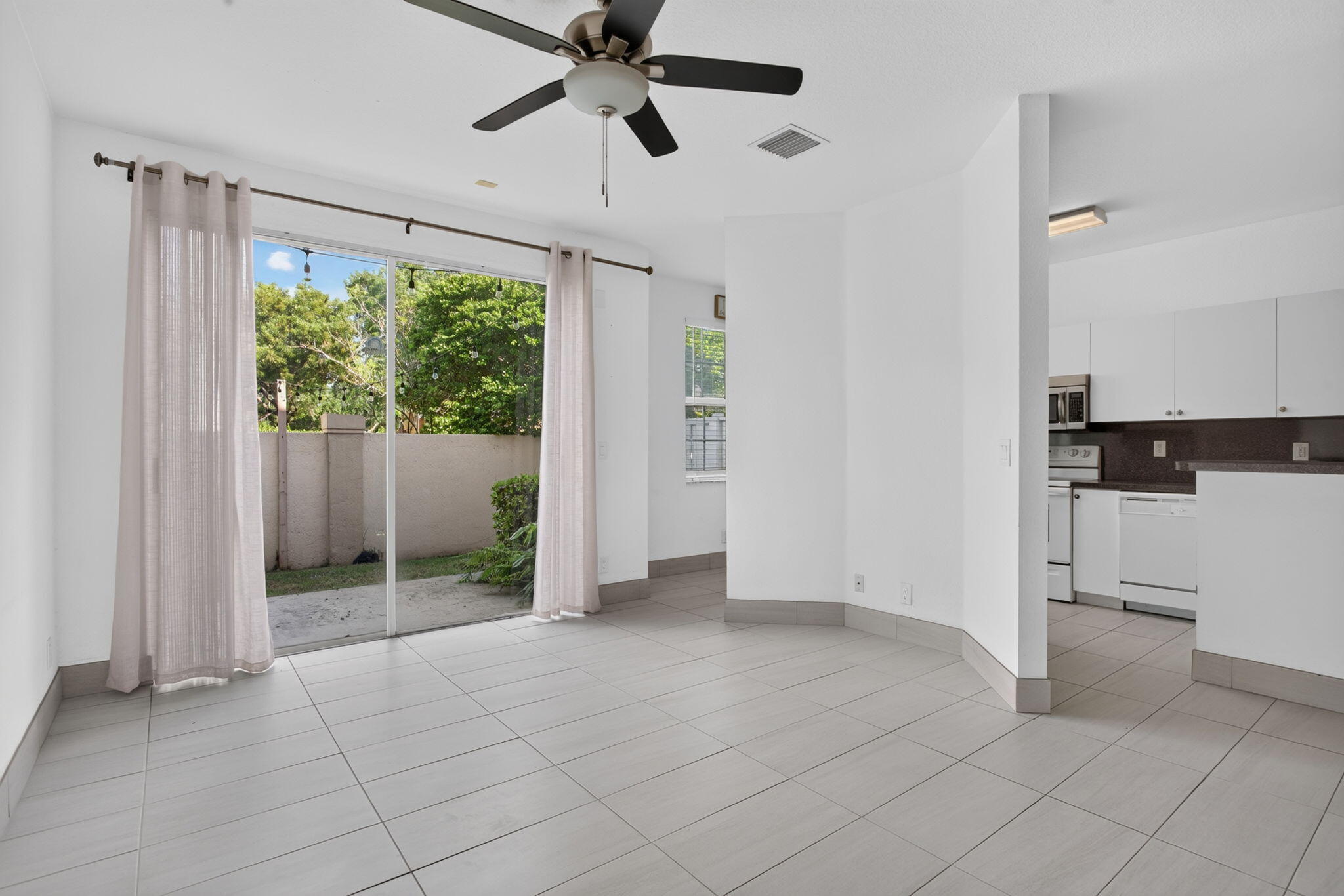 4040 NW 90TH Way