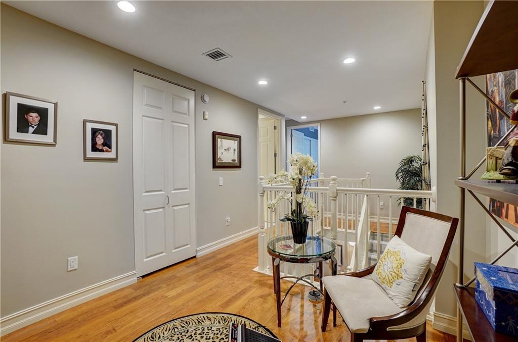 2617 NE 14th Ave Unit: 105