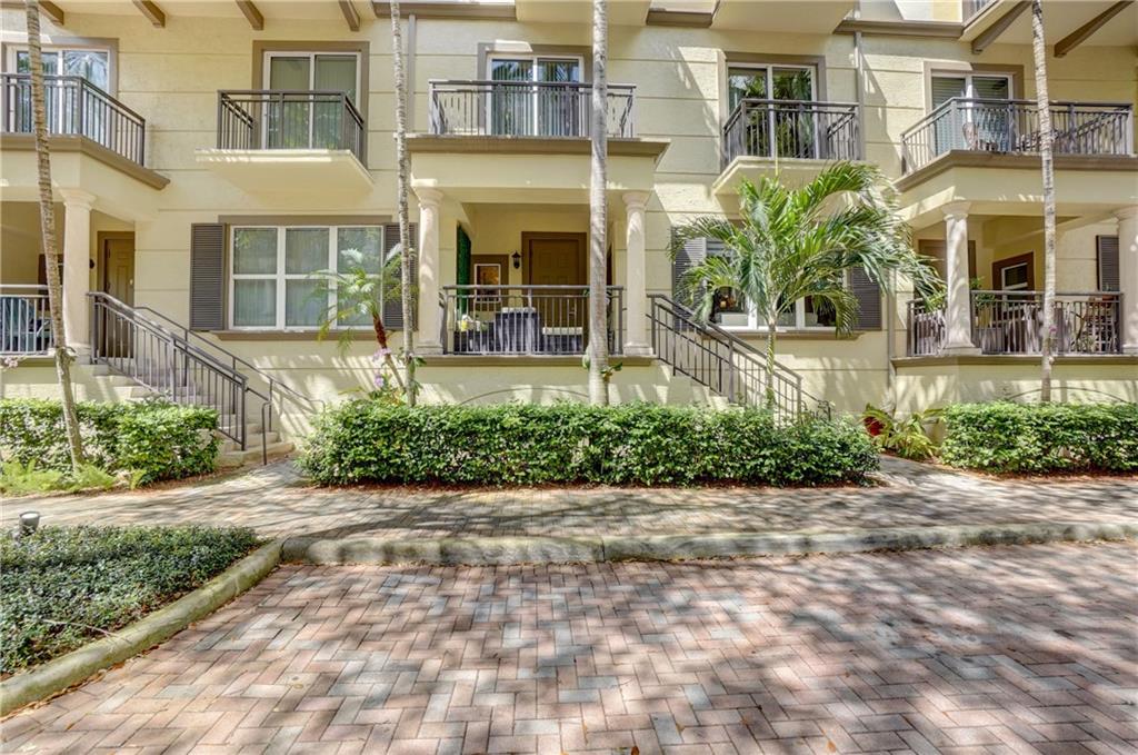 2617 NE 14th Ave Unit: 105