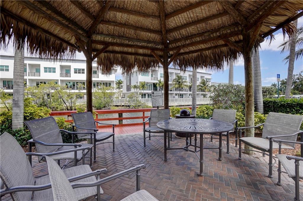 2617 NE 14th Ave Unit: 105