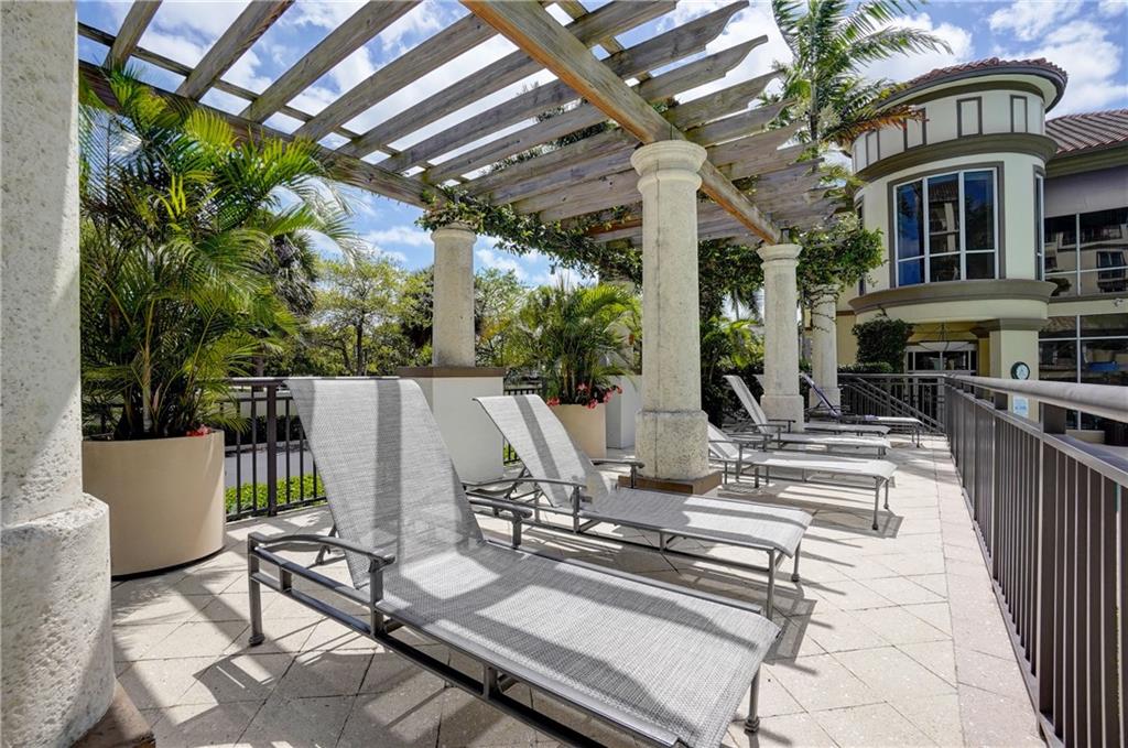 2617 NE 14th Ave Unit: 105