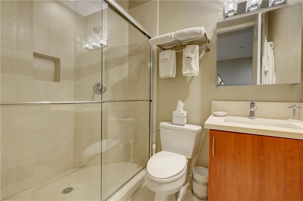 2617 NE 14th Ave Unit: 105