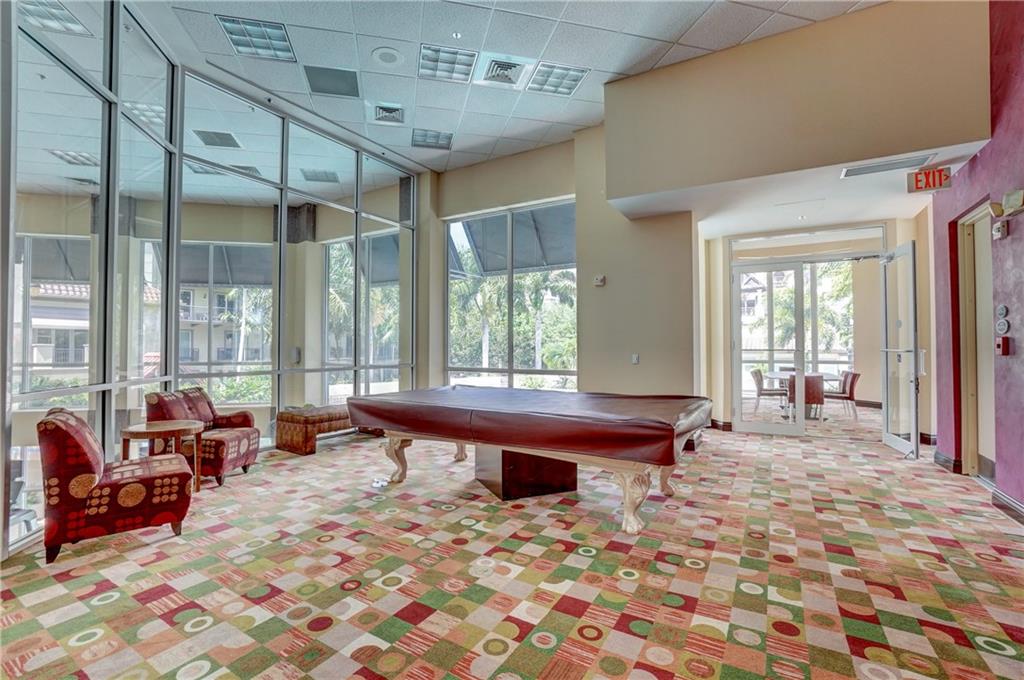 2617 NE 14th Ave Unit: 105