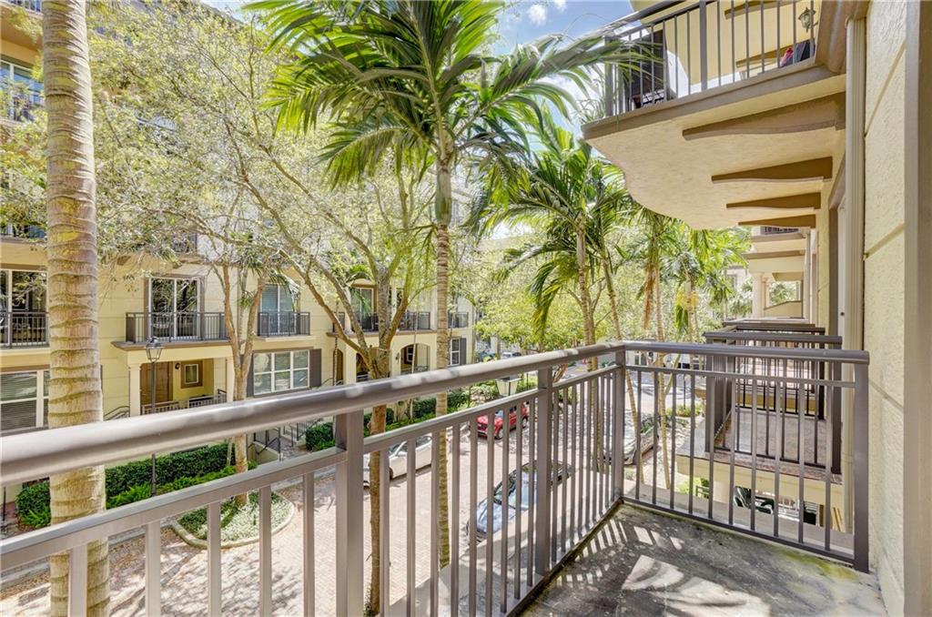2617 NE 14th Ave Unit: 105