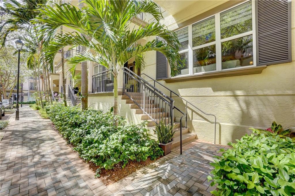 2617 NE 14th Ave Unit: 105