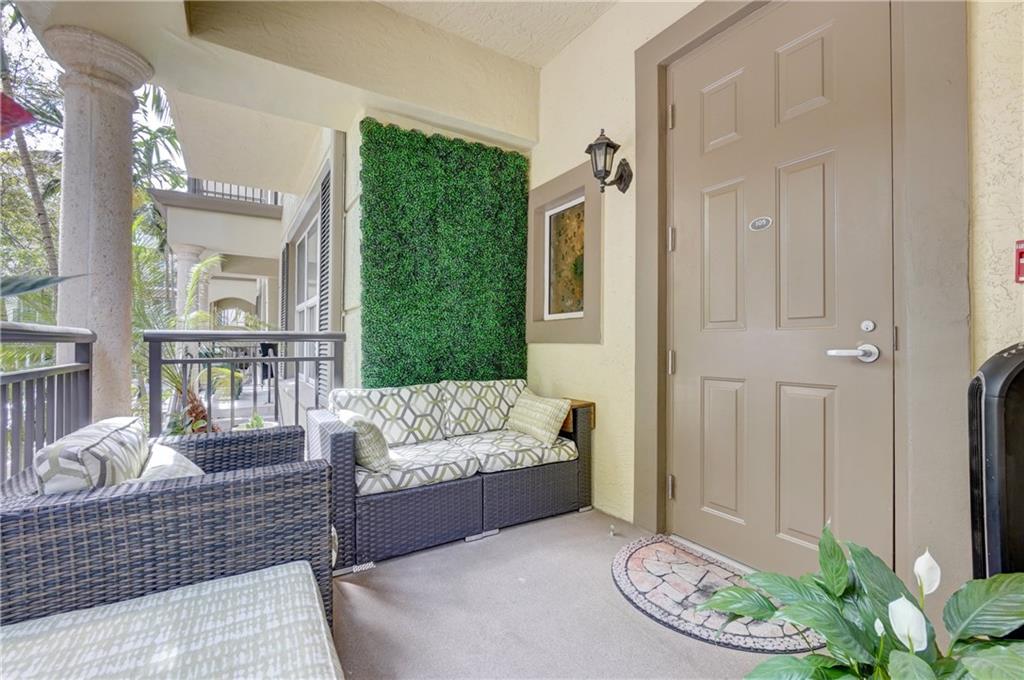2617 NE 14th Ave Unit: 105