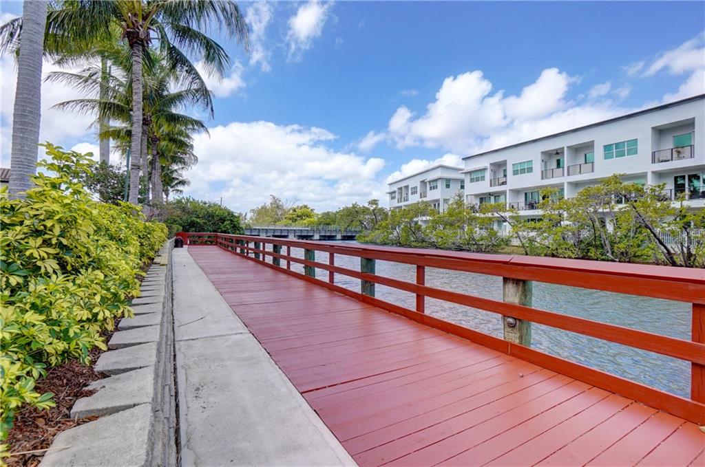 2617 NE 14th Ave Unit: 105