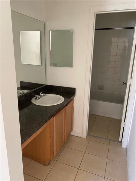 2804 NW 55th Ave Unit: 2C