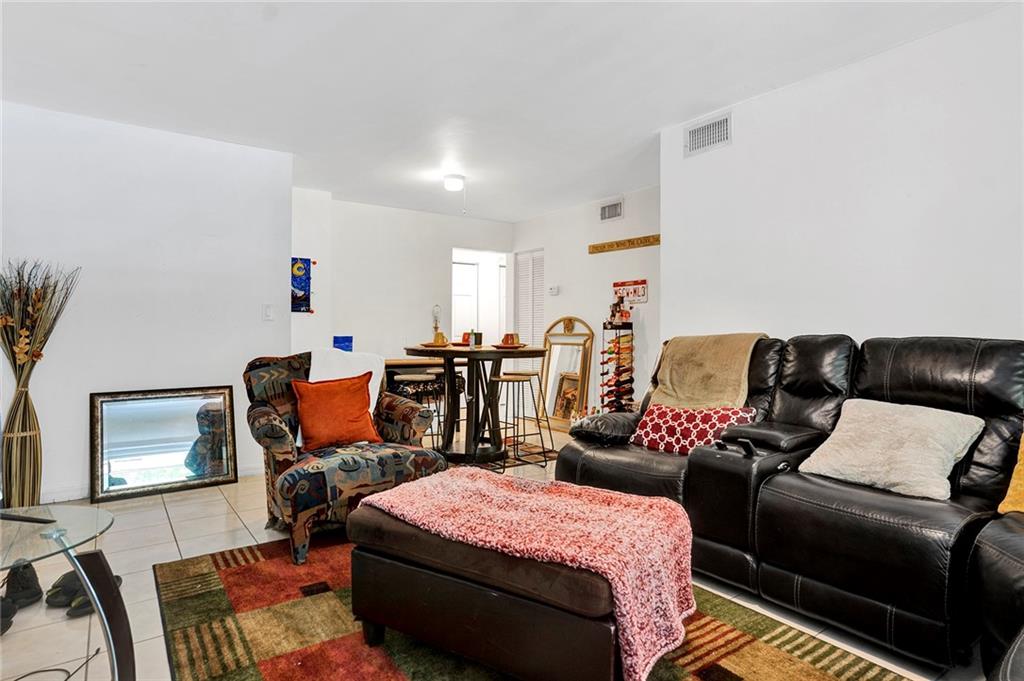 2804 NW 55th Ave Unit: 2C