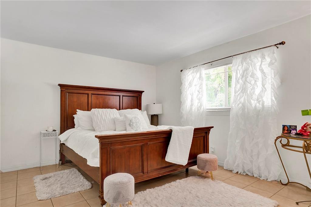 2804 NW 55th Ave Unit: 2C