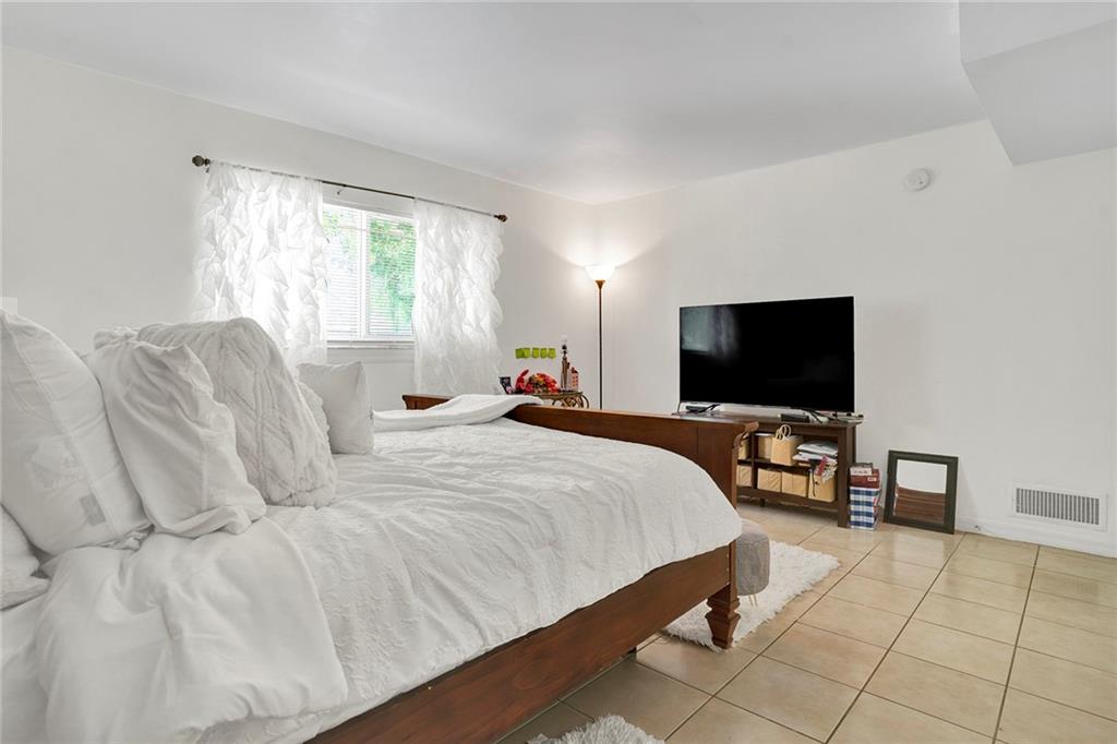 2804 NW 55th Ave Unit: 2C