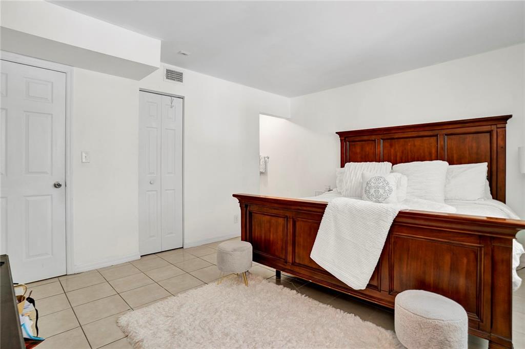 2804 NW 55th Ave Unit: 2C