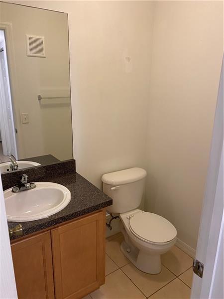 2804 NW 55th Ave Unit: 2C