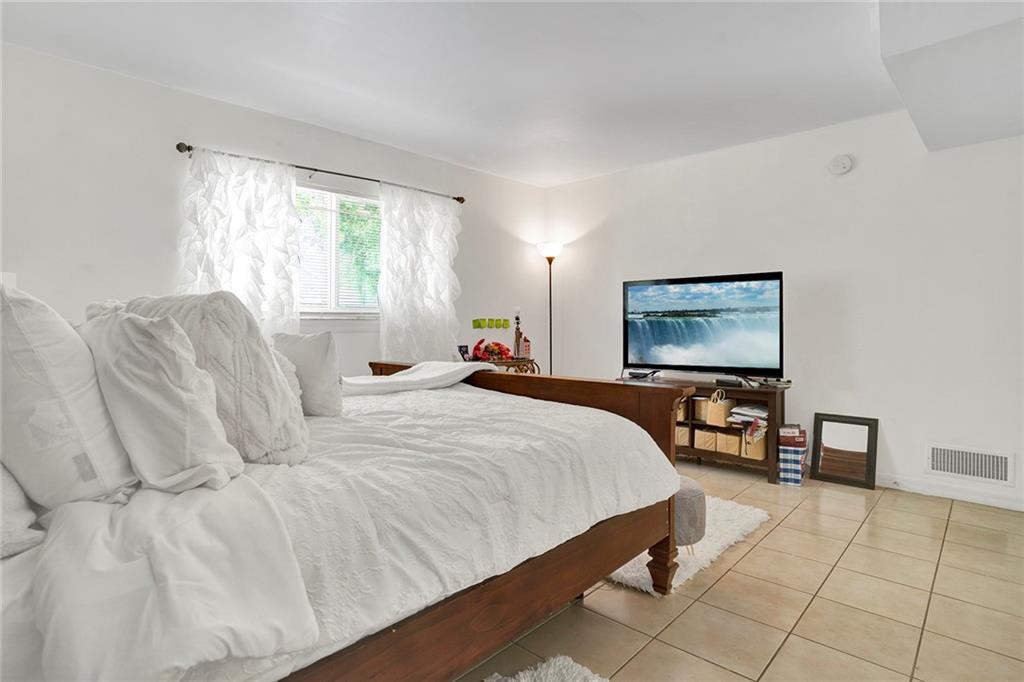 2804 NW 55th Ave Unit: 2C