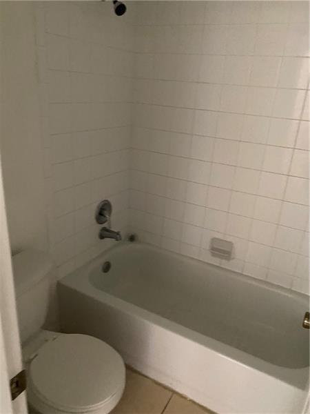 2804 NW 55th Ave Unit: 2C