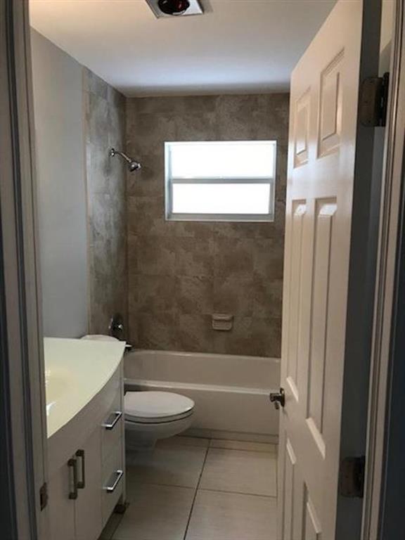 2051 NE 56th St Unit: 2