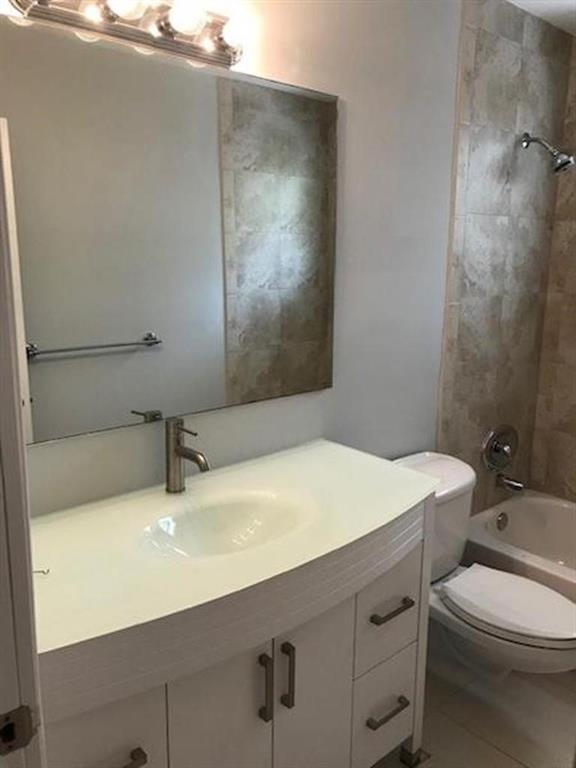 2051 NE 56th St Unit: 2