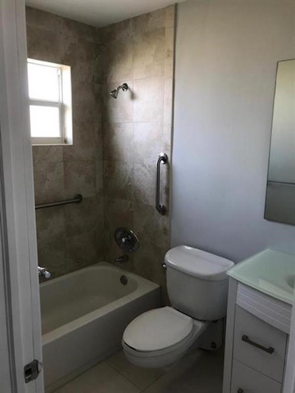 2051 NE 56th St Unit: 2