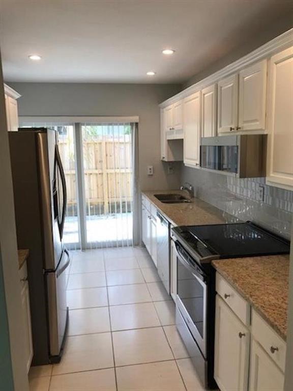 2051 NE 56th St Unit: 2