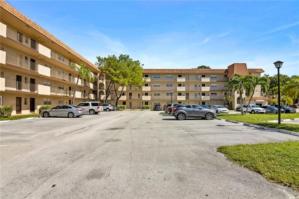 6061 N Falls Circle Dr Unit: 202