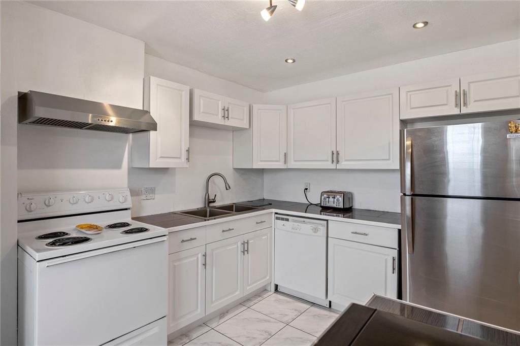 6061 N Falls Circle Dr Unit: 202